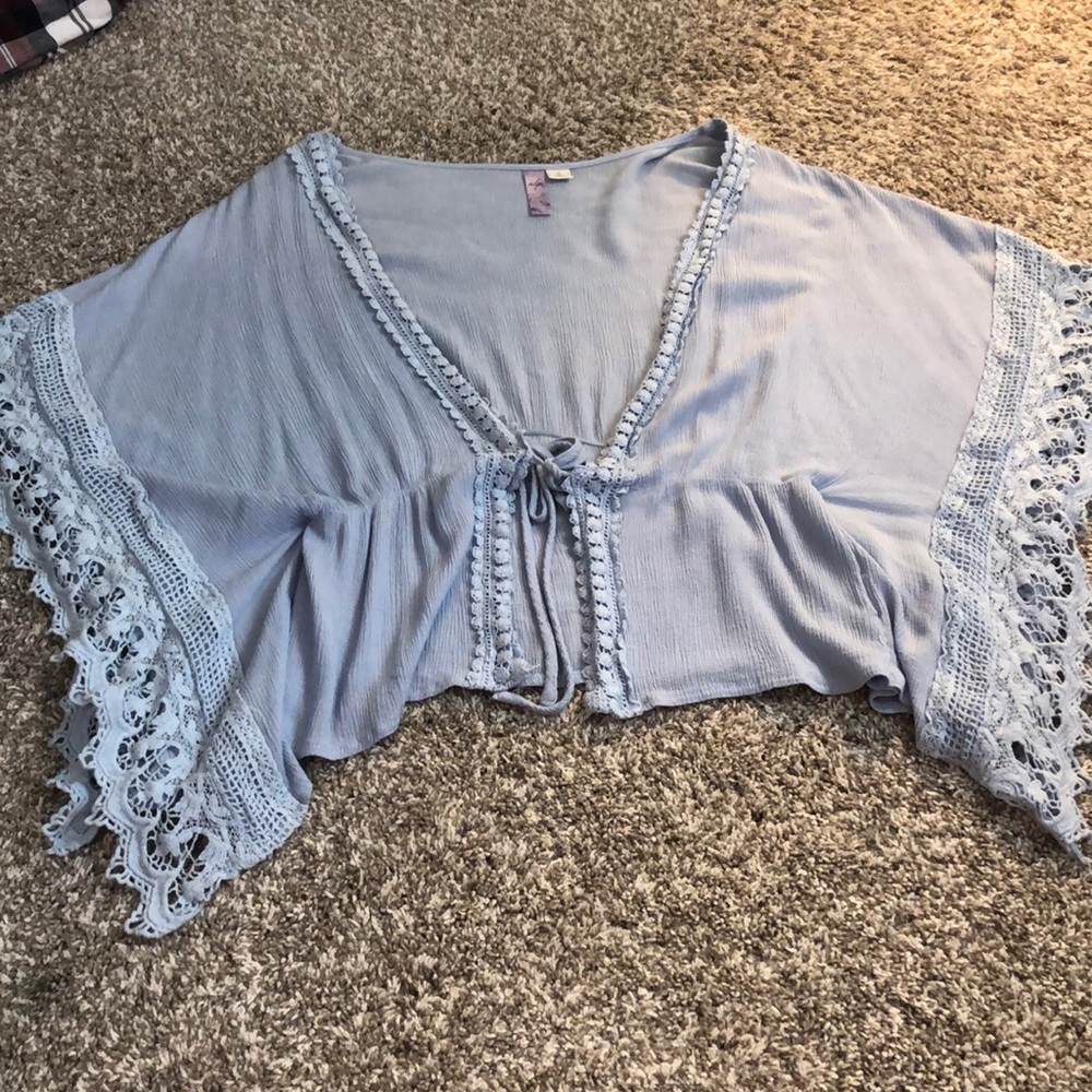 ✨baby blue cardigan with gorgeous lace designs✨
